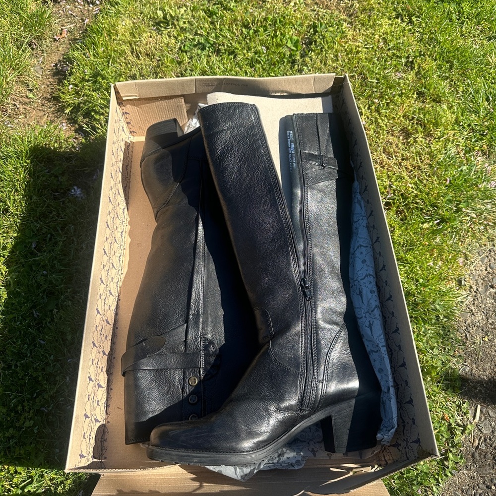 clarks brand new boots never been worn